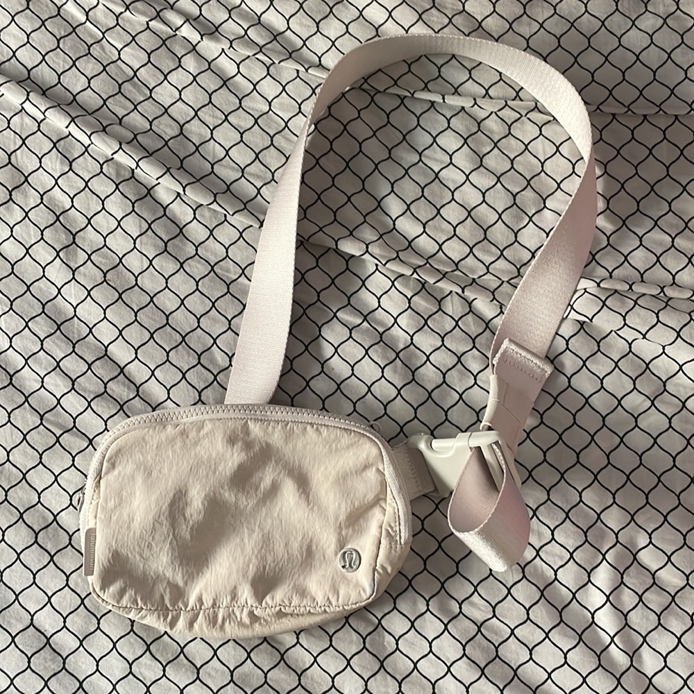 lululemon belt bag